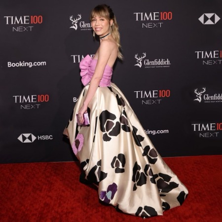 Dustin McCurdy's sister Jennette McCurdy at the red carpet of Time 100 Next.